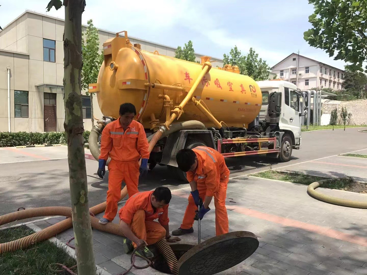 兰洋镇化粪池清理与5-8吨吸粪车施工效率分析